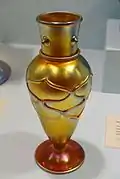 Vase réalisé par la société Steuben Glass Works (entre 1900 et 1925), Champaign, Krannert Art Museum (en).