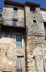 Murs des remparts du XIVe siècle.