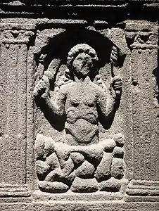 Autel votif représentant la naissance de Mithra. Fin IIe - début IIIe siècle. Nida, musée archéologique de Francfort.