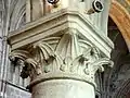 Chapiteau du 1er&nbsp;pilier au sud (début XIIIe&nbsp;siècle).