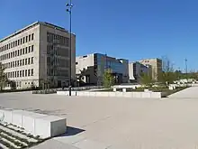 Place Roger Barade à l'arrière de la Faculté des sciences Gabriel.