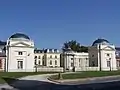 Vue des pavillons d'entrée depuis la route (sept.&nbsp;2006)
