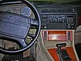 BMW 745i, vue du cockpit avec volant airbag