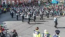 Photo du défilé des musiciens du bagad.