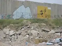 Graffiti attribué à Banksy.[réf.&nbsp;nécessaire]