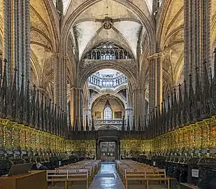 Vue du chœur vers l'entrée de la cathédrale.