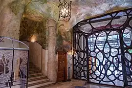 La porte d'entrée principale.