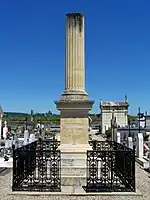 Le monument aux morts au cimetière (mai&nbsp;2009)