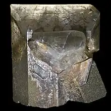 Mine Niobec, Québec (9,5 × 8 cm).