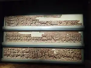 Vue générale des bas-reliefs de Vélez-Blanco sur le triomphe de César.