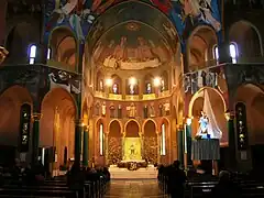 L'intérieur de la basilique.
