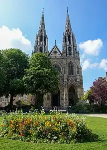 Square Samuel-Rousseau et basilique Sainte-Clotilde.