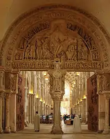 Le tympan du portail central à la Basilique de Vézelay.