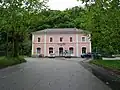 Façade avant de la gare.