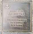 Plaque située au niveau des n°12-14.
