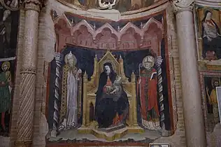 niche no&nbsp;3, Vierge à l'enfant sur son trône