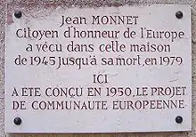 Plaque commémorative apposée à l'entrée de la maison