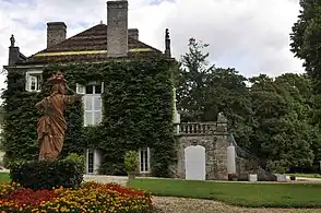 Pignon sud-ouest et rez-de-jardin.