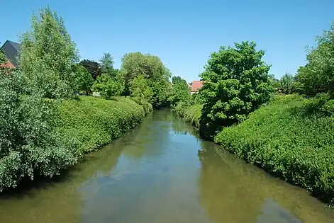 La Dyle quand elle sort de l'écluseet entre dans Louvain.