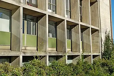 Alvéoles en «&nbsp;béton brut&nbsp;».