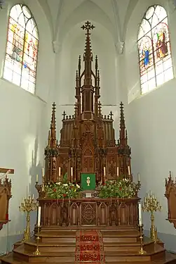 Le maître-autel.