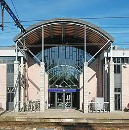 Entrée latérale.