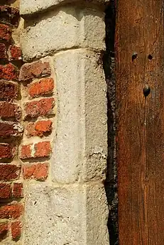 Piédroit mouluré.