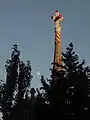 Le pinacle de la tour, surmonté de la croix.