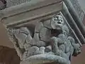 Un chapiteau.