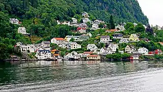 Maisons à Salhus fergekai&nbsp;(no), lieu-dit à Bergen. Juillet 2020.