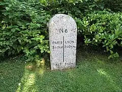 Saulieu ville-étape de la RN 6 Paris-Alpes-Côte d'Azur, à 240 km de Paris, et de Lyon.