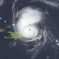 Bertha à son apex le 9 juillet 1996 à 6&nbsp;h&nbsp;45&nbsp;UTC