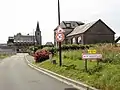 La grand'Rue avec église, mairie et école.