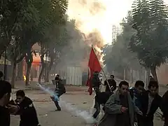 Tir tendu de grenade lacrymogène à Tunis, le 14 janvier 2011.