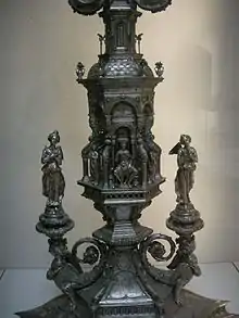 Lanterne d'une croix sculpté en argent