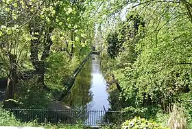 Une courte section du canal existe toujours dans le :parc Betts&nbsp;(en) dans le district d'Anerley