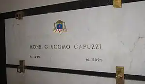 La sépulture de Mgr Capuzzi, dans la crypte de la cathédrale de Lodi.