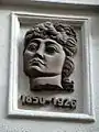 Plaque commémorative. Auteurs : Borbereki-Kovács Zoltán&nbsp;(hu) et Neszták Béla
