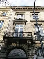Façade donnant sur le cours Clemenceau.