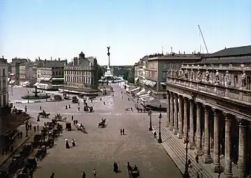 Place de la comédie et cours du XXX-Juillet.