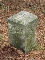 Borne marquant l'ancienne frontière entre la France et l'Allemagne pendant l'occupation allemande de l'Alsace-Lorraine (1871-1918)..