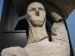 Géants de Mont-Prama : guerrier avec bouclier ou pugiliste.