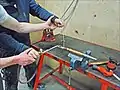 La transmission des savoirs. La brasure sur cuivre : préparation.
