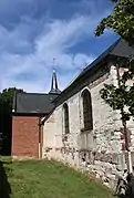 La nef en pierre calcaire.