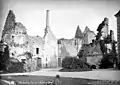 La cour du château à la fin du XIXe&nbsp;siècle, photographiée par Séraphin-Médéric Mieusement.