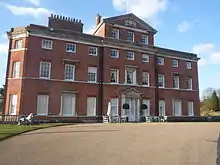Façade d'entrée, Brocket Hall