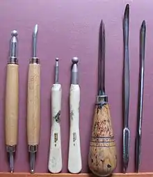 Différents brunissoirs.