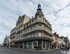 avec la place Foch.