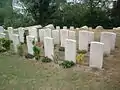 Ces deux lignes de pierres tombales sont destinées à ceux qui sont tombés pendant la Seconde Guerre mondiale et dont les tombes sont perdues, comme pour le capitaine Mateen Ansari&nbsp;(en), récipiendaire posthume de la Croix de Georges.