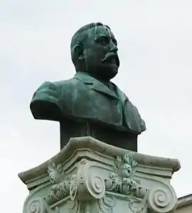 Monument à Charles Arnould (détail), Reims, boulevard Charles-Arnould.